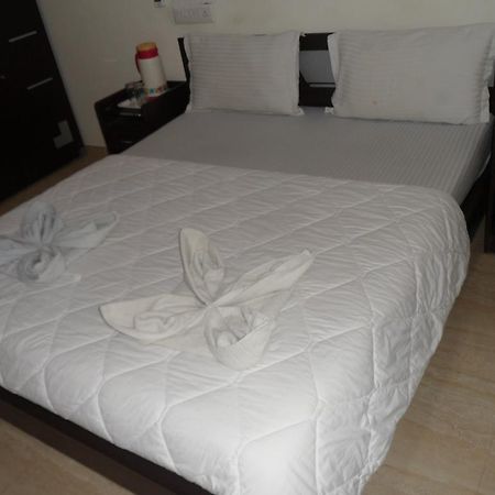 Hotel Rajdeep Inn Ahmedabad Extérieur photo