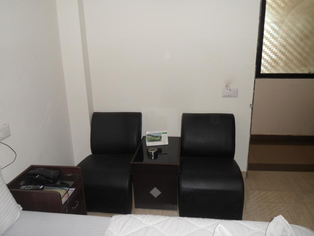 Hotel Rajdeep Inn Ahmedabad Extérieur photo