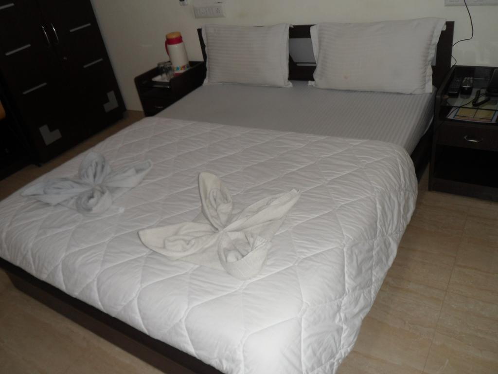 Hotel Rajdeep Inn Ahmedabad Extérieur photo