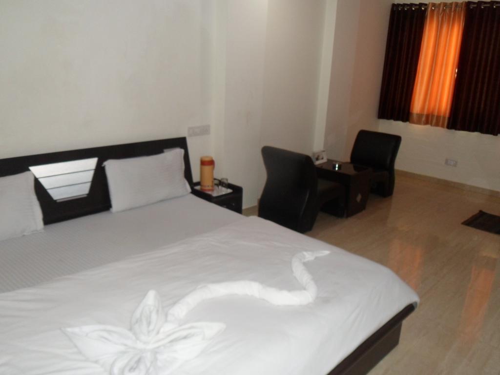 Hotel Rajdeep Inn Ahmedabad Extérieur photo
