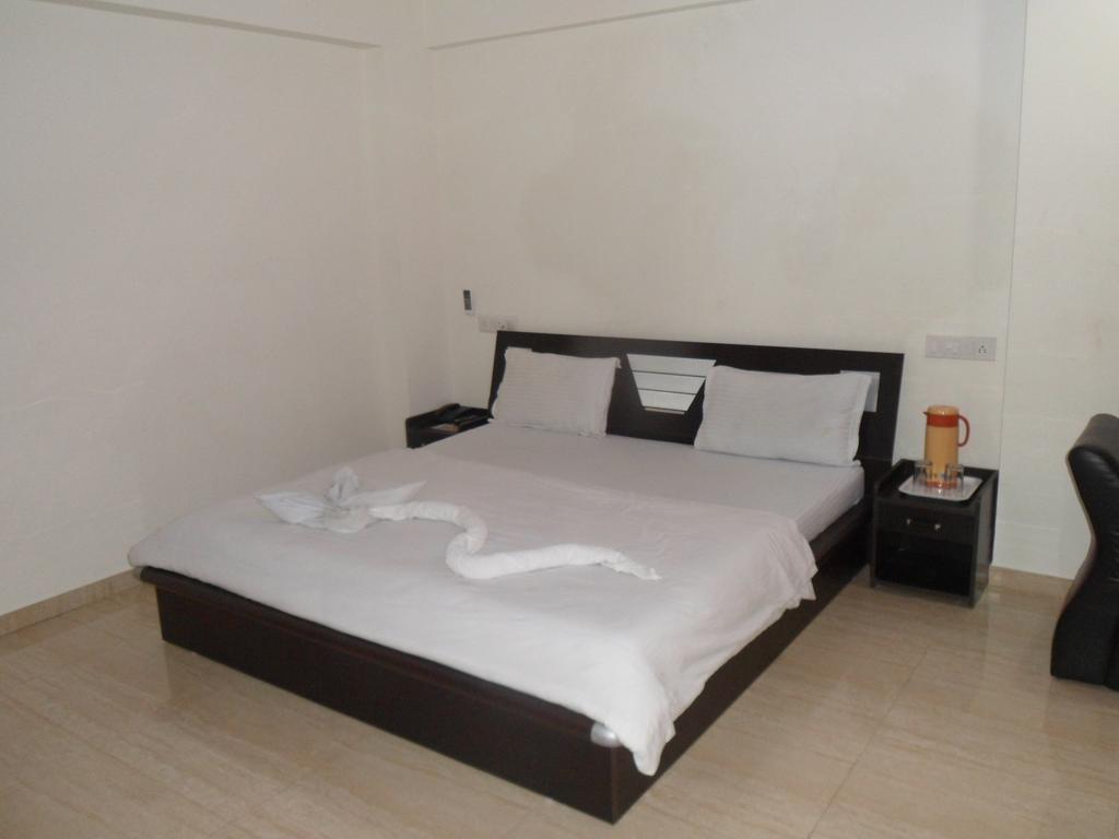 Hotel Rajdeep Inn Ahmedabad Extérieur photo