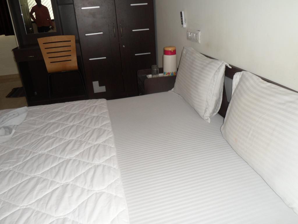Hotel Rajdeep Inn Ahmedabad Extérieur photo