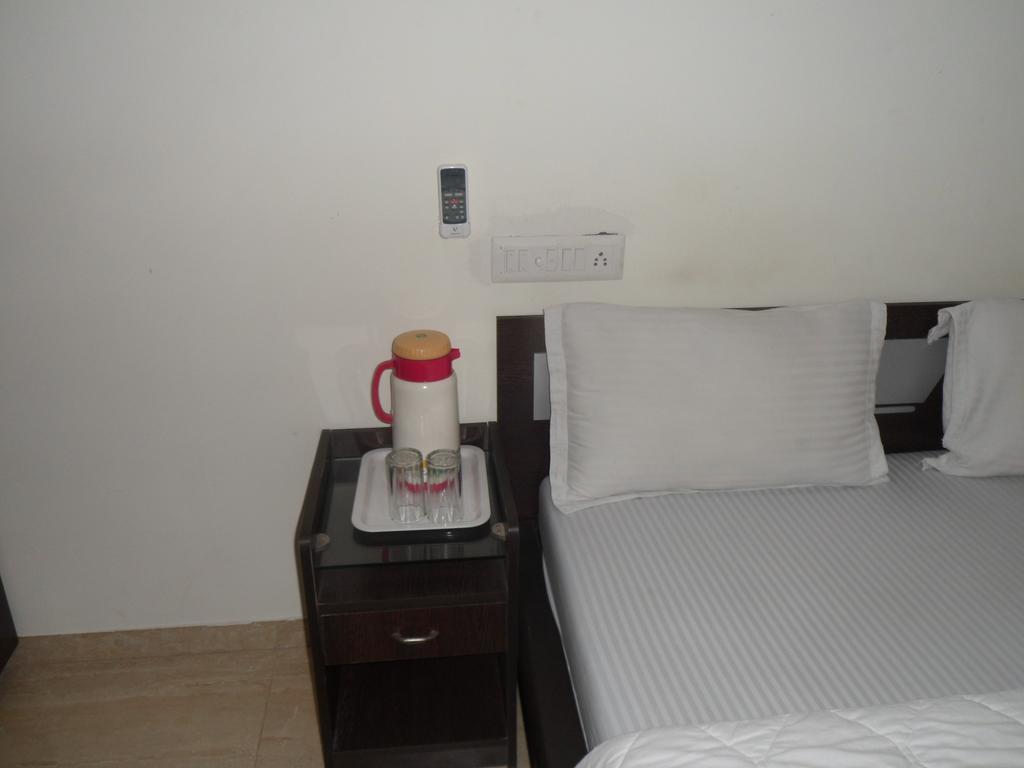 Hotel Rajdeep Inn Ahmedabad Extérieur photo