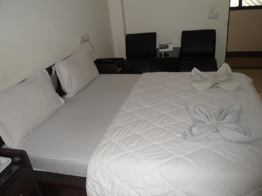 Hotel Rajdeep Inn Ahmedabad Extérieur photo