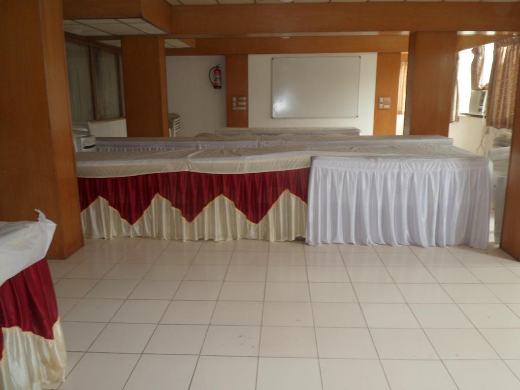 Hotel Rajdeep Inn Ahmedabad Extérieur photo