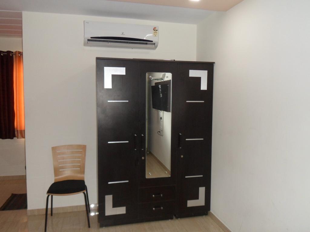 Hotel Rajdeep Inn Ahmedabad Extérieur photo