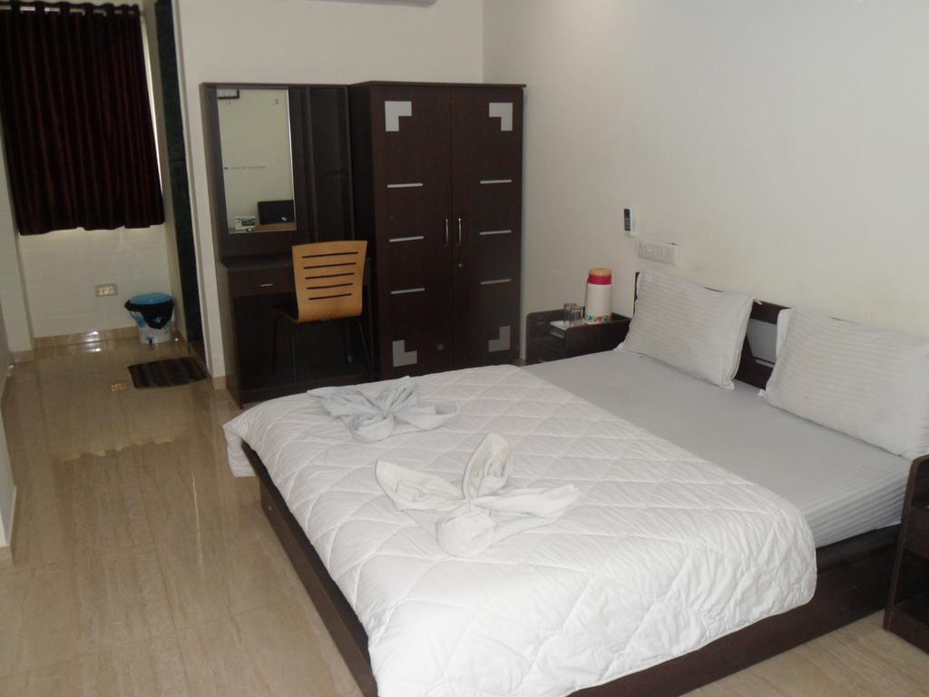 Hotel Rajdeep Inn Ahmedabad Extérieur photo